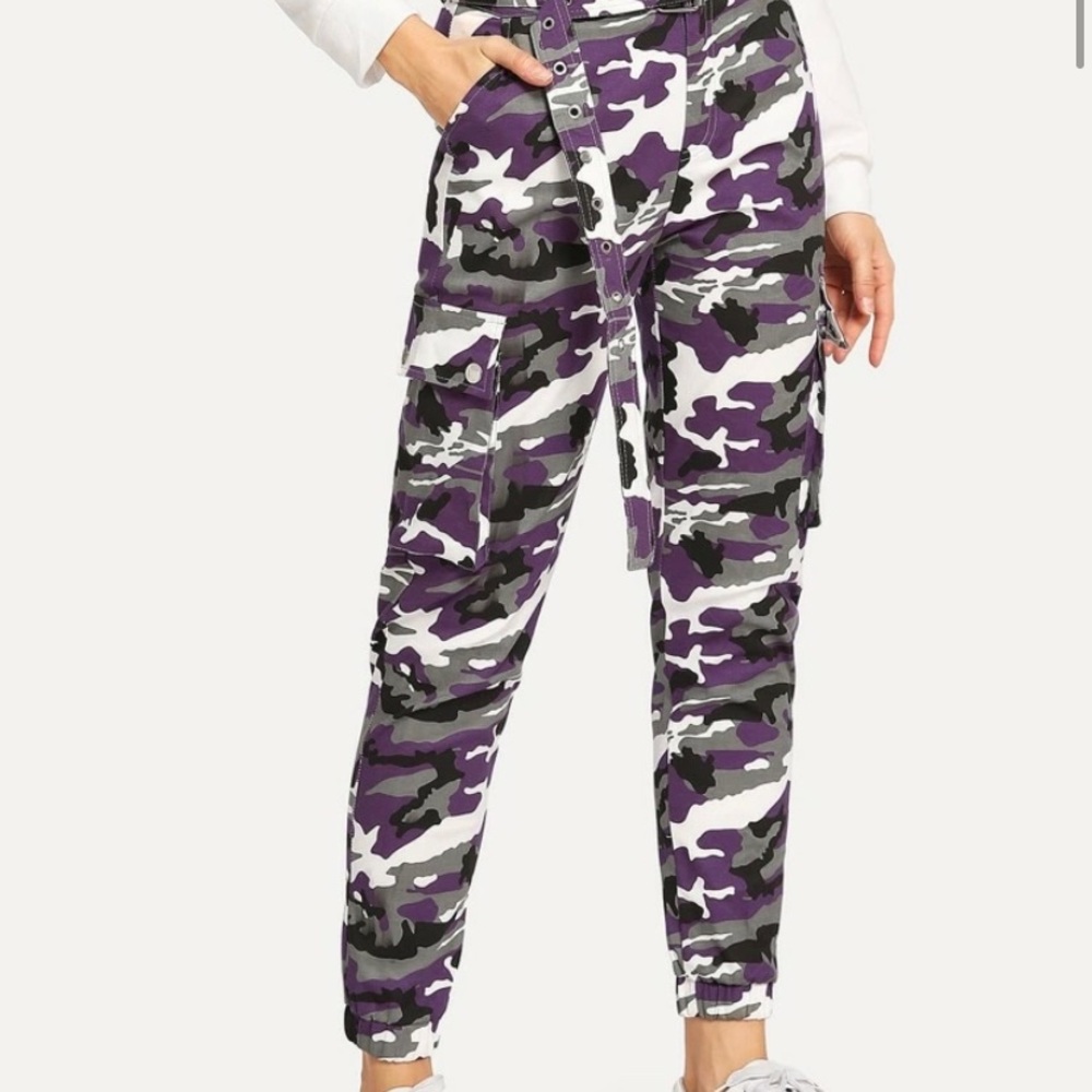 Camo print pocket belted cargo pants